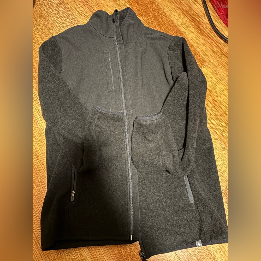 FIGS jacket in Black XS